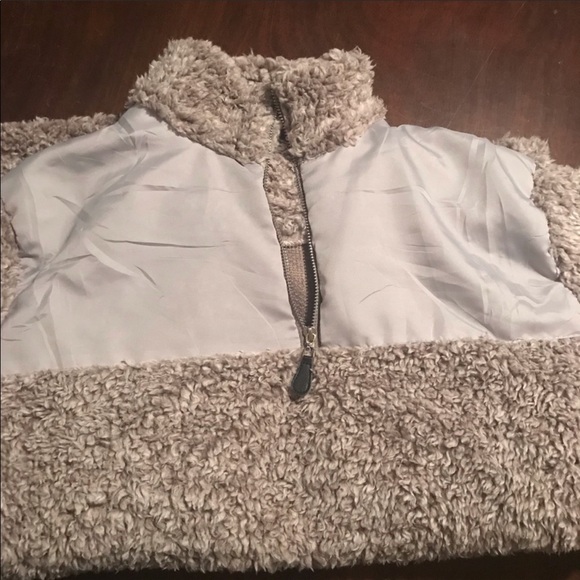 Woman’s Sherpa - Picture 1 of 2